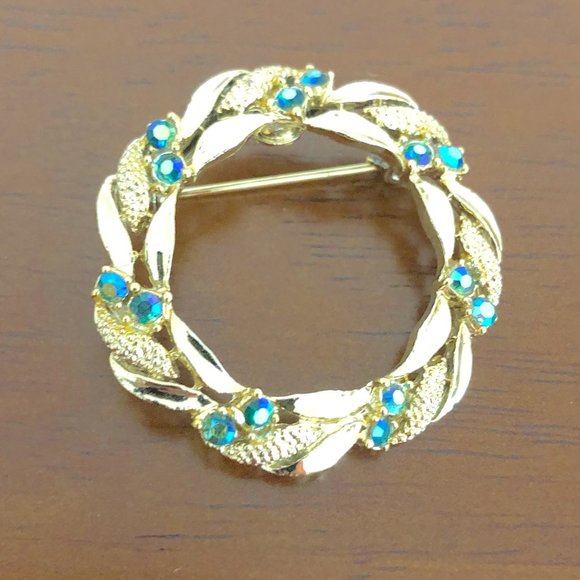Gerry’s Vintage Gold Tone Rhinestones Wreath Brooch Pin. - Picture 1 of 14